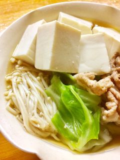 にんべん -レシピ紹介☆フライパンde揚げ出し豆腐みなさんは、豆腐にも旬があることを知っていますか？ 豆腐の原料となる大豆は、おもに秋から冬に収穫されたものが使われます。収穫されたあと、余分な水分を飛ばして豆腐用の大豆ができるのが1～2月ごろ。 つまり