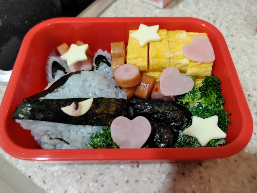 メガルカリオキャラ弁！カット済海苔で楽々♪ ポークチャップって!?ゴムハンマーのススメ - こうたのお弁当アルバム