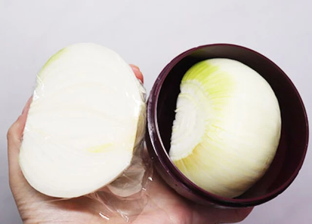 ダイソー 玉ねぎ専用のストックバッグが想像以上に便利だった!通気性も良く出し入れもスムーズ♪