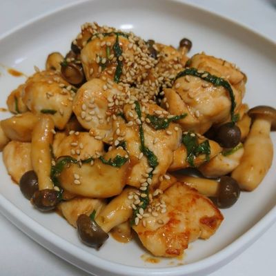 ご飯が欲しくなる！ ブロッコリーとささみのごま味噌炒め