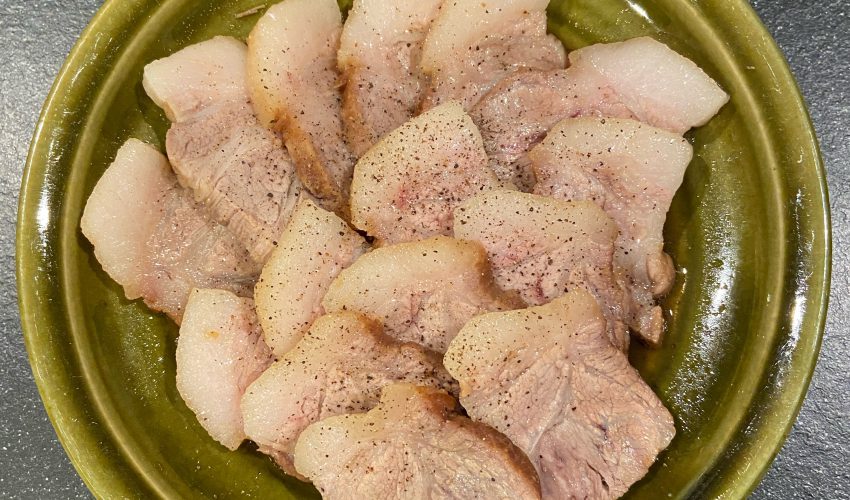 圧力鍋不要 とろっとろ♪煮るだけ簡単！お店顔負けの『ロールチャーシュー 煮豚 』のレシピ・作り方 - ちょこっと学べるレシピサイト『なるほど食堂』