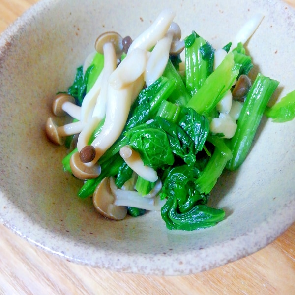 小松菜と油揚げのおひたし 白だしで味付け簡単！シャキッとした小松菜と出汁をすった油揚げがおいしい♪macaroni マカロニ