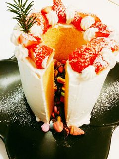 簡単！サプライズ！ 市販のスポンジとバームクーヘンで♪かくれんぼケーキ朝の1時間で ラクウマ 3食お家ごはん 〜腹ペコ3姉妹日記