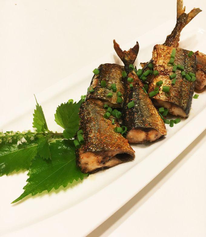 大衆割烹 魚吟 金沢居酒屋 金沢海鮮香ばしい香りと旨み🦑 旬のぷりぷりの赤イカを 醤油で香ばしく焼き上げた 「赤イカ七味醤油焼き」ピリッとした美味しさが クセになる逸品です✨ お酒とも相性抜群💯 ぜひご賞味ください🍶 ・ ▽住所 〒920-0981 石川県金沢市