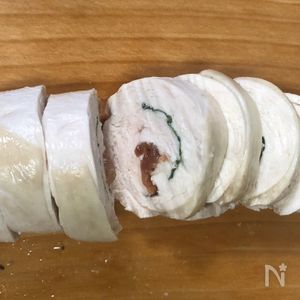 レンジで簡単♪鶏胸肉の梅しそロール レシピ・作り方 by ちーたまちー - 楽天レシピ