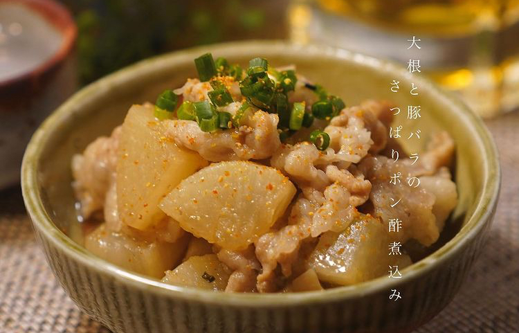 今日の晩ご飯 👨🏻‍🍳 豚バラ大根のポン酢煮 豚バラ炒め、レンチン大根入れてポン酢で煮込む🔥ただそれだけ 水菜のアクセントが良い🙆 ポン酢 ってすご〜い
