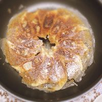 美味しい「羽根つき餃子」の作り方。羽根の材料は小麦粉？ 片栗粉？ 決め手は水の量とタイミング！HugKum はぐくむ