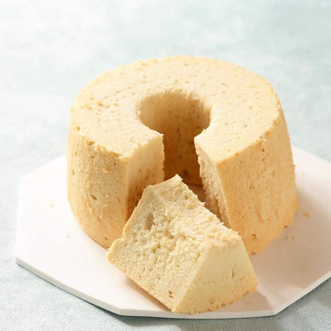 チョコ・油・オーブンを使わない！米粉のチョコケーキレシピ🍫, ☑︎卵なし小麦粉なし乳製品なし, ☑︎バター・液体油など油なし,☑︎ベーキングパウダーなし, ☑︎大豆なし 豆乳なしでもok , ☑︎オーブン不要, シンプルな材料で簡単に作れる, 米粉おやつです ◡̈ ✨,ひんやり冷たいので, 夏休みのおやつにもぴったりです🌻,材料 , 米粉※25g, 片栗粉25g,