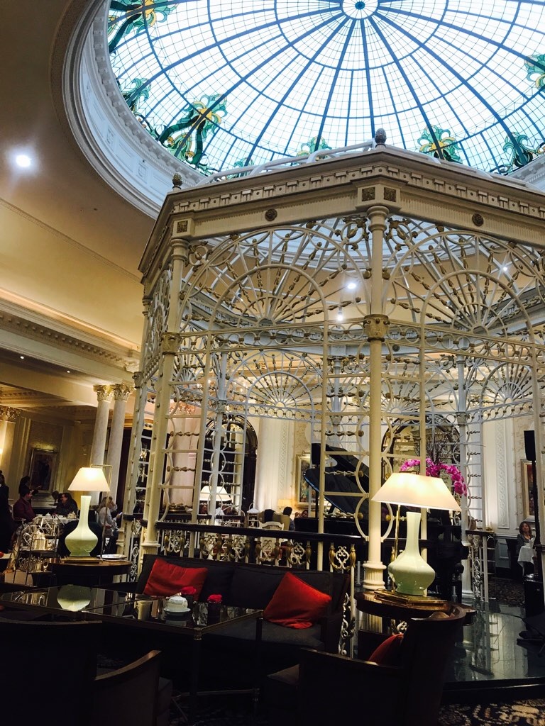 ロンドン高級ホテルサヴォイ SAVOY で、アフタヌーンティーをする。 - 鈴の実