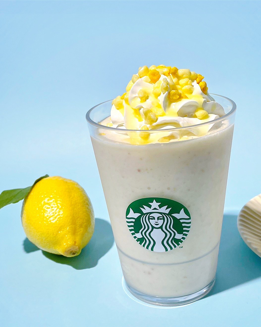 スターバックス「レモン ヨーグルト 発酵フラペチーノ」ヨーグルト×チーズ×甘酒の爽やかな新作ドリンク - ファッションプレス