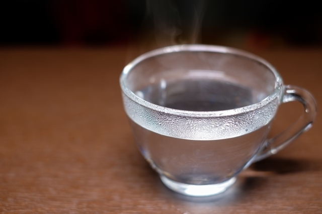 朝の1杯から始める。「レモン白湯」で体に元気をチャージ - macaroni