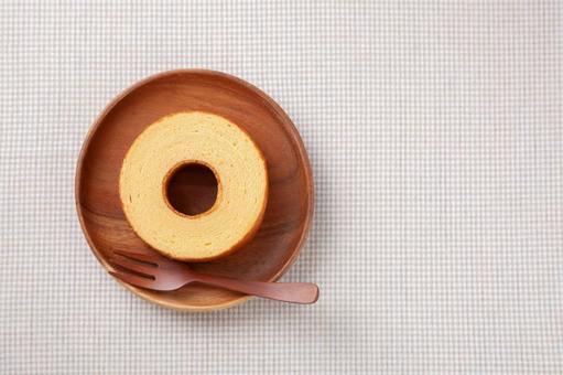 和歌山MAHALOの 生バウムクーヘンお味選べるハニー、湯浅醤油、チーズ、チョコレート、有田みかん どれでも3個以上で冷凍便送料 無料※北海道、沖縄除くwd無添加あんぽ柿や梅うどん、お得な梅干し、野菜にフルーツ、ハローキティ立体ケーキの紀州グルメ