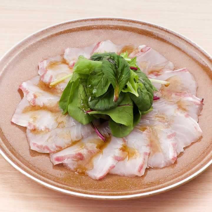 レモン香るたいのカルパッチョ