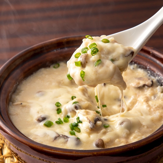 土鍋で作る 熱々！味噌チーズおじや