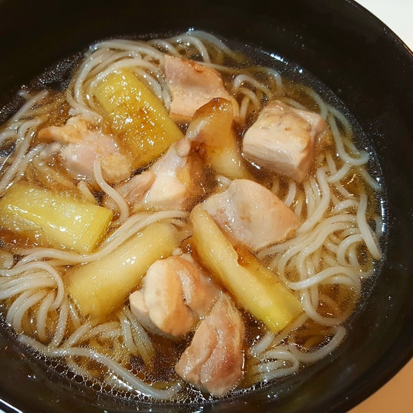 満足ボリューム♡鶏肉とふわふわ卵の蕎麦