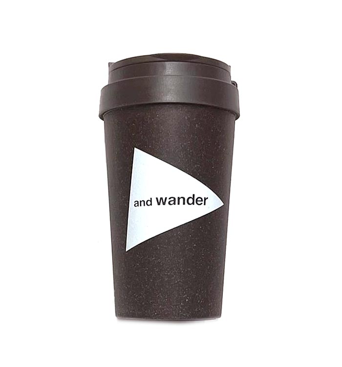 喫茶 GAMA COFFEEおはようございます。 今朝は 「マンデリン」を。 インドネシア産の豆はエキゾチックで個性溢れる香り・味わいが特徴です。 ドライフルーツ盛り沢山に くるみとピスタチオがコクと香りのアクセント、「パン・オ・フリュイ」とペアリングしてみまし