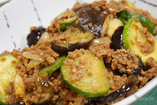 ズッキーニとひき肉の中華風重ね蒸し