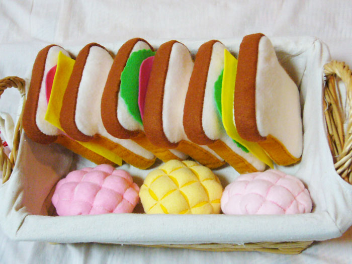 フェルトで作るクリームパン 無料型紙＆作り方 手作りおままごと手芸＊あまなつのフェルトキッチン＊