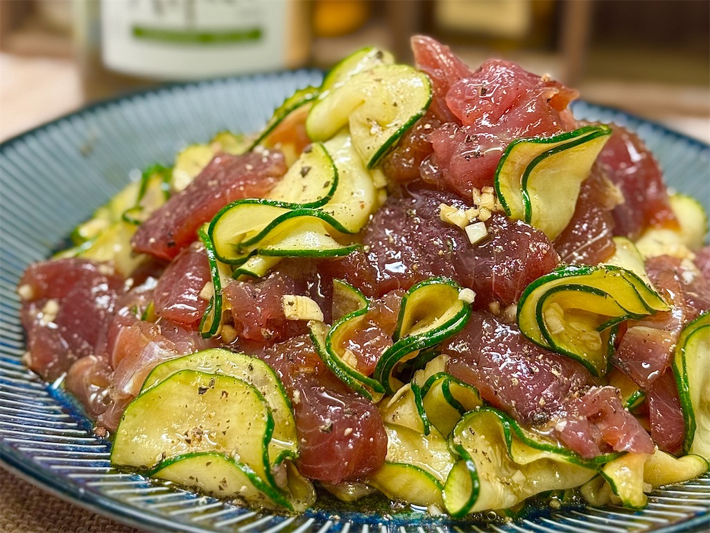 かつおとアボカドの香味カルパッチョ