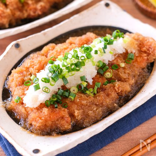 衝撃的にやわらかい！鶏むね肉で作る「チキンカツのみぞれ煮」がしみしみ～ママリ