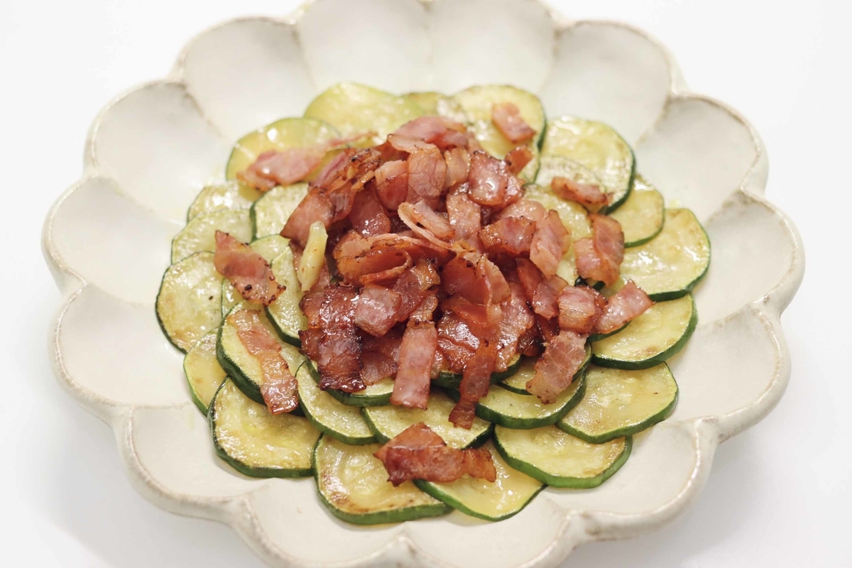 とろ〜り！ズッキーニとベーコンのチーズ焼き