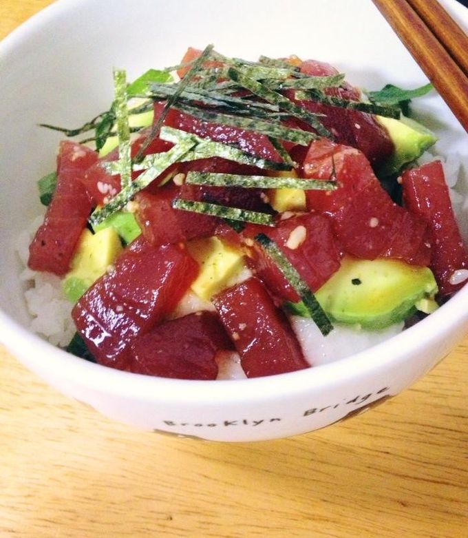 ごま油香るマグロとアボカドの山かけ