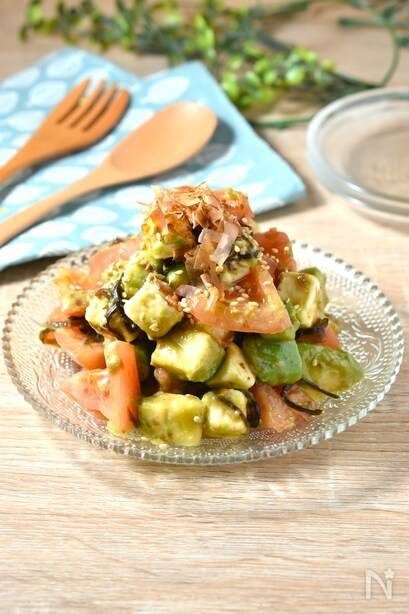 👈料理初心者でも作れる簡単献立 . トマトすき焼き、美味しすぎて 何回もリピしてるのでぜひ作ってほしい🍅🐮 食欲がない時でも旨味たっぷりでパクパク食べれます!! メニュートマトすき焼き かぼちゃと枝豆のマヨサラダ ネギの卵焼き なすと小松菜の味噌汁