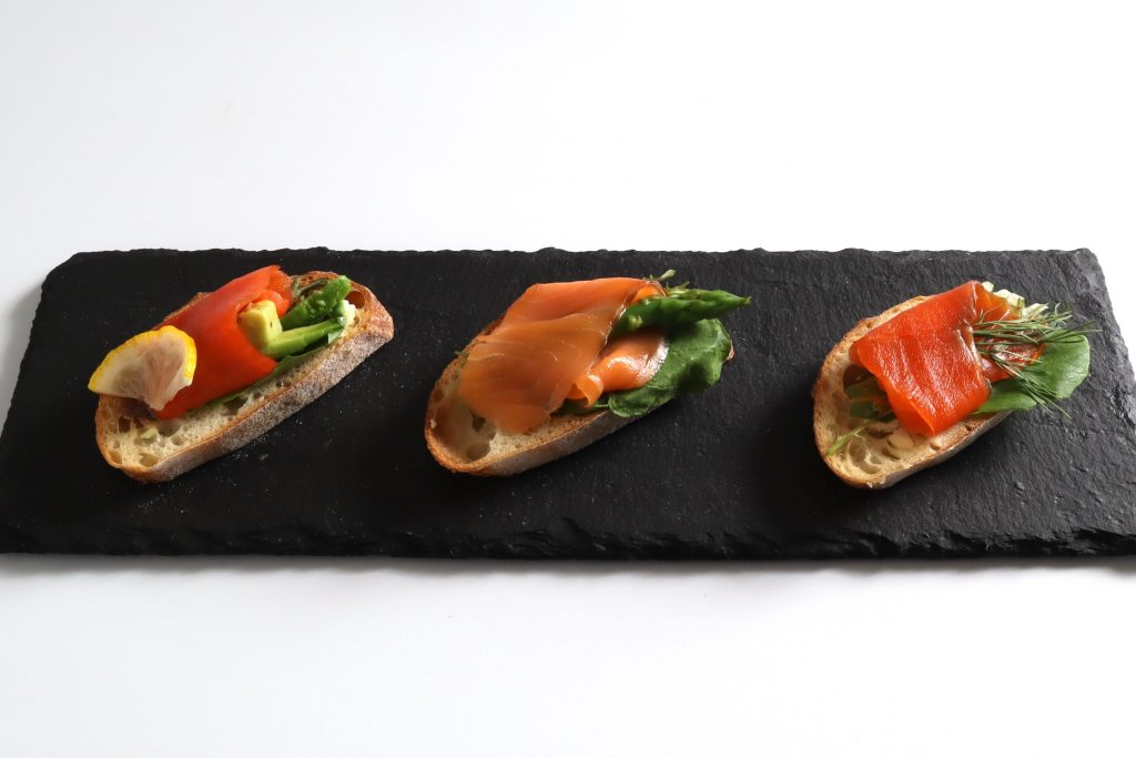 サーモンとクリームチーズのカナッペ