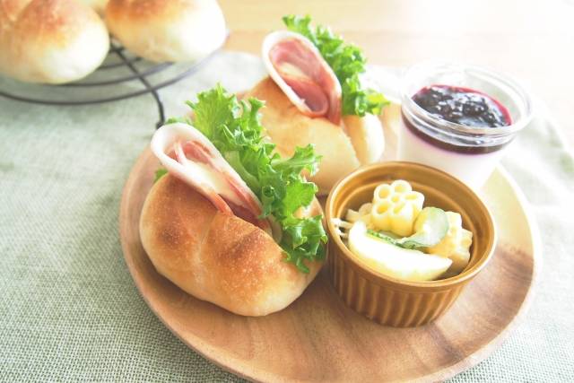 ワンパン一発🌸ワンプレート朝食 こんばんは💓久しぶりにワンパンで朝食🥣 やっぱり簡単で洗い物も少なく、忙しい平日にぴったり😊 器は@kohno_tablewareワンパン 簡単レシピ 朝ごはん 和食ごはん