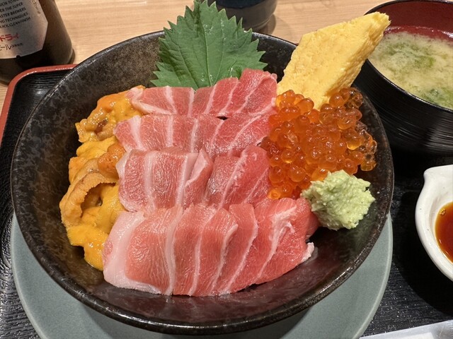 市場人が案内 豊洲市場で安い飲食店 朝ごはん ランチ『海鮮丼 肉寿司』が人気『山はら』さん