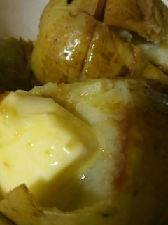 キャンプじゃがバターの作り方！焚き火でのコツを解説