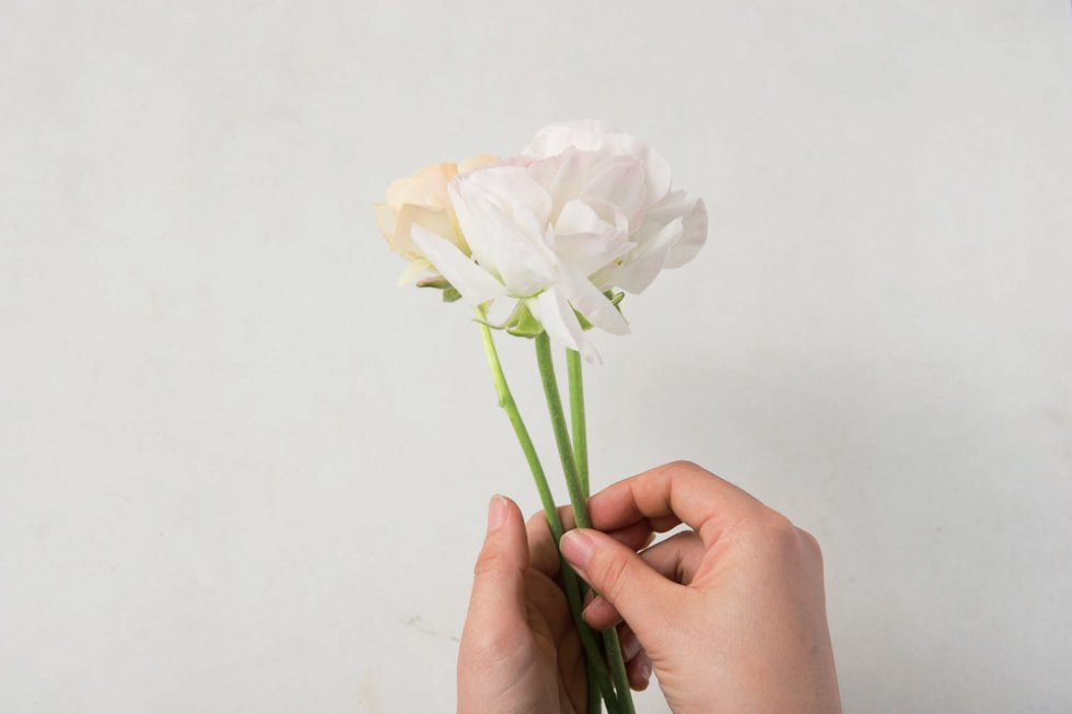 花束はシーンごとに渡し方があるって本当？選び方や注意点も分かりやすく解説 - ラ・メールコラム