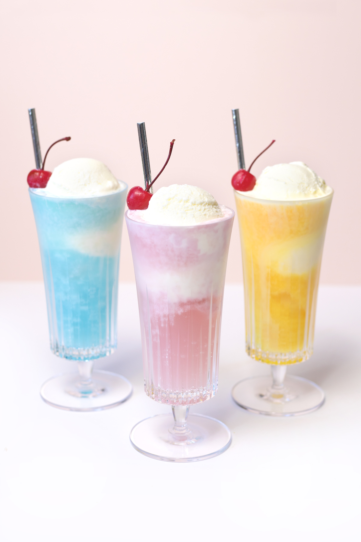 可愛いわたあめ 綿菓子 をキッチンカーで移動販売するには？必要な設備や資格について知ろう！ - ケータバンク株式会社 - キッチンカーの総合商社