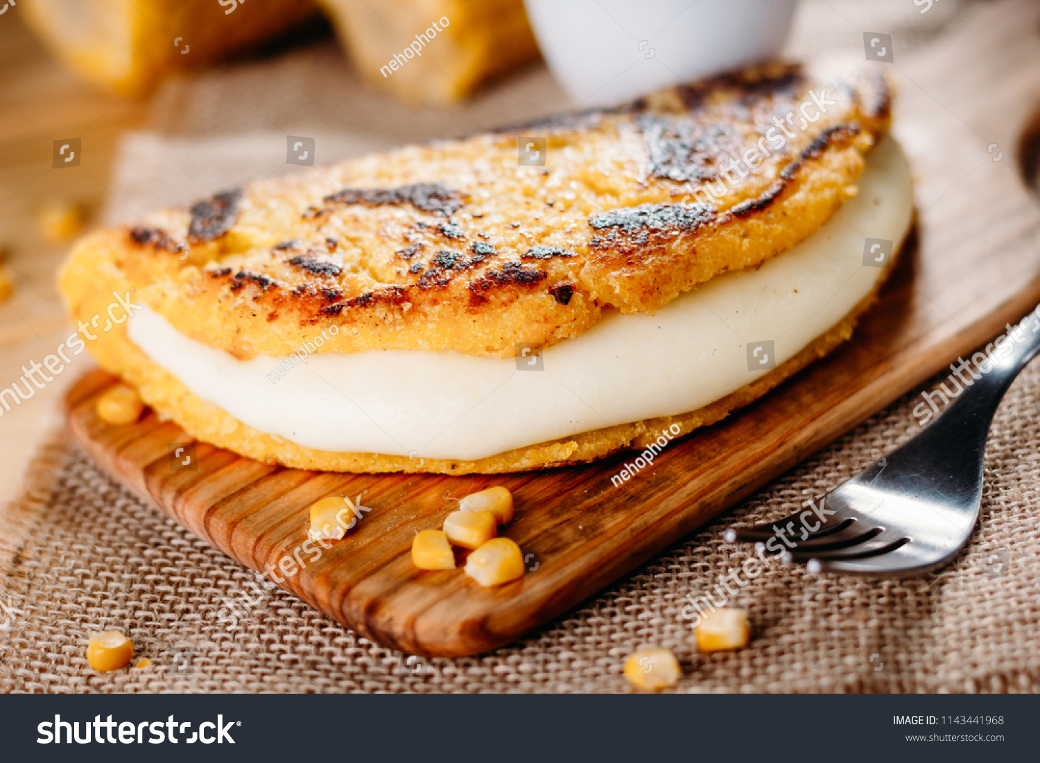 Arepas典型的なベネズエラ料理の種類 - アレパのストックフォトや画像を多数ご用意 - アレパ, ベネズエラ, 食べ物 - iStock