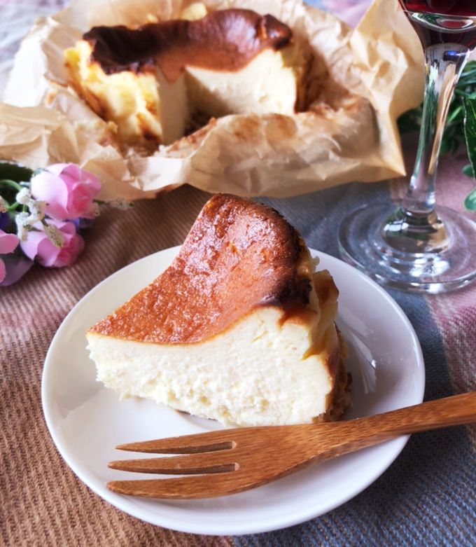 本場で習ったバスクチーズケーキのレシピ。材料5つで意外と簡単！三越伊勢丹の食メディアFOODIE フーディー