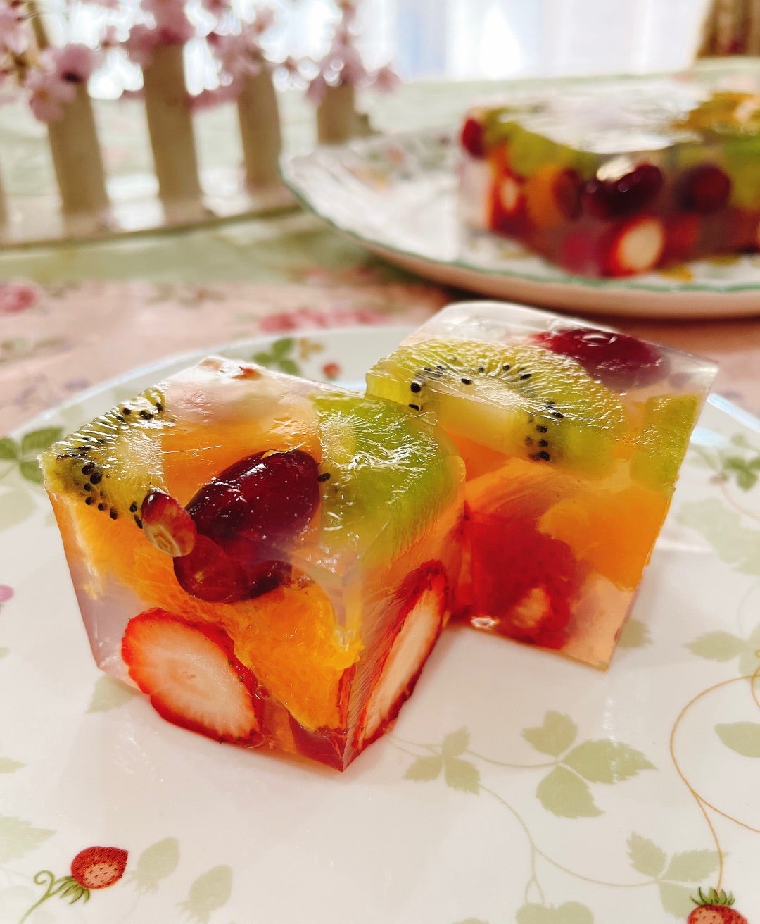 @miho.recipe_bento さんの投稿をご紹介📸, お弁当のデザートにピッタリな、キウイゼリーを作ってくれました🥝,いつものメニューにプラスワンするだけで、栄養バランスもバッチリ👍, 前日に作っておくと、朝の時短にも☀,甘くてジューシーなキウイのデザートだから、お子さまも喜びそう🙌, ⋰ ⋱⋰ ⋱⋰ ⋱⋰ ⋱⋰ ⋱⋰ ⋱⋰, 💚応募方法💛, 1.@zespri_jp をフォロー,