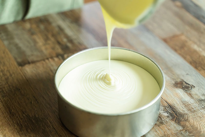 調理師が解説 ホイップクリームと生クリームの違いは？見た目や特徴を比較 - macaroni