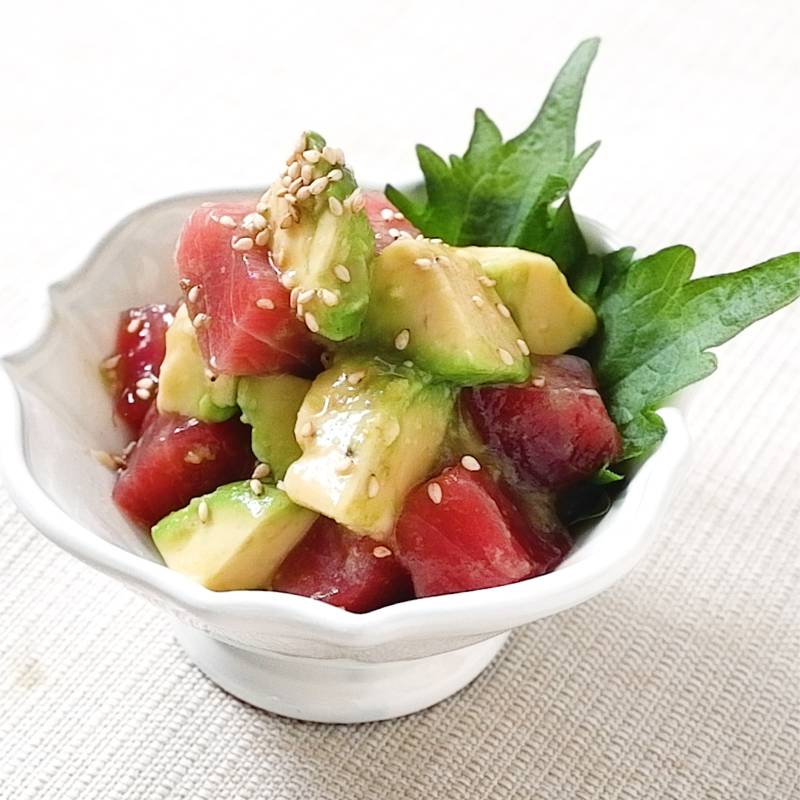 マグロアボカド丼