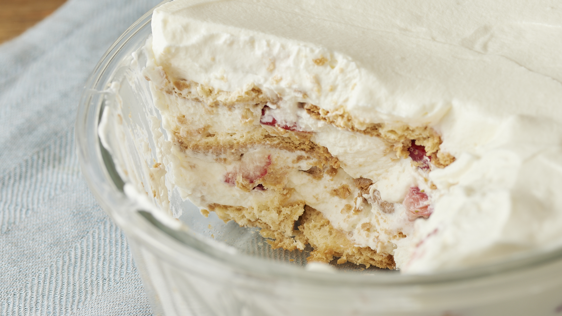 水切りヨーグルトdeビスケットケーキ