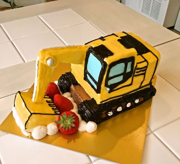 工事中ショベルカー立体ケーキ お好きな工事車両で作成します。 お気軽にお問い合わせください。 096-345-8162 .ヨーグルトのふたをはがして、裏についたヨーグルトを舐めていた2歳10ヶ月男児ちょっとー。 だめよー。 お行儀悪いよーと言ったその次の瞬間