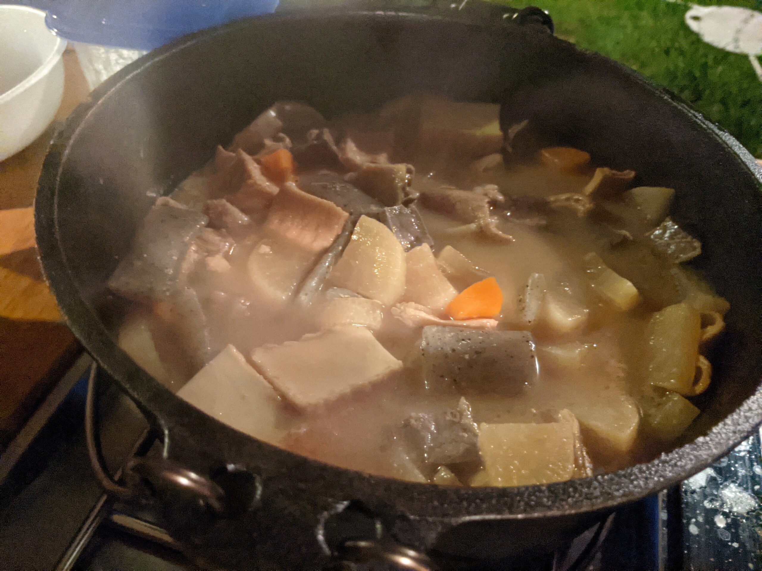 ひなたごはん ダッチオーブン×味噌煮込みうどんで名古屋の味!キャンプ・アウトドア情報メディアhinata