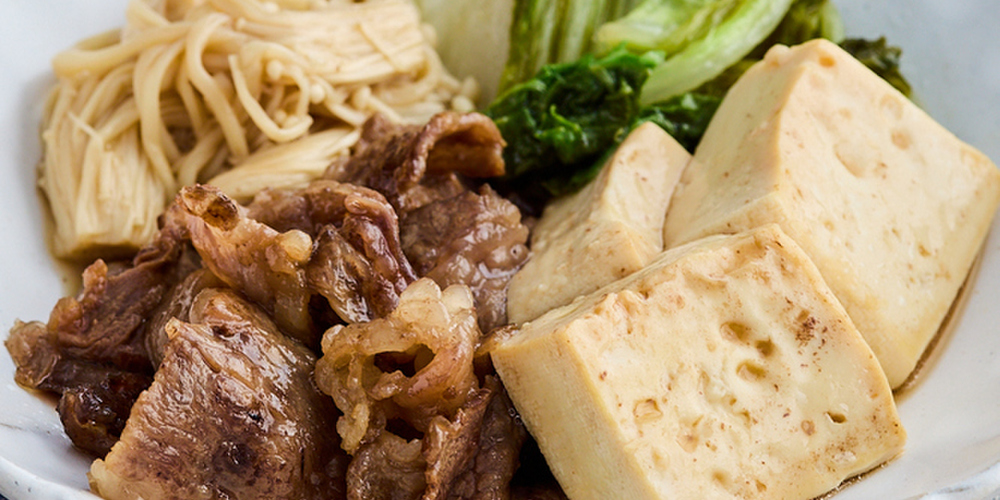 スピードすき焼きの献立 副菜：野菜たっぷり和風マリネ、汁物：「具たっぷり味噌汁」きのことお麩 献立・メニュー 味の素パーク たべる楽しさを、もっと