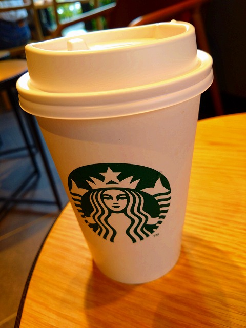 トリプルエスプレッソラテにハマりすぎた結果、自分でカスタムしてグランデサイズのトリプルエスプレッソラテにした笑笑