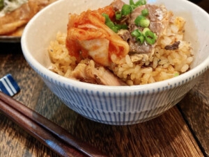 簡単！ 豚キムチの人気レシピ。甘めのふわふわ卵が大正解♡ ごはんにもおつまみにも三越伊勢丹の食メディアFOODIE フーディー