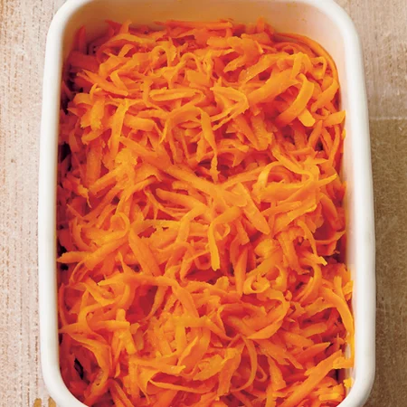 𓊆隠し味で爆食！キャロットラペ𓊇, @yuri.takeshita.92 👈 395万回再生 , 簡単野菜レシピ,人参が嫌いな娘がおかわりする！, キャロットラペ🥕, その秘密は、甘いレーズンとくるみ。, 甘めの味付けで爆食いした✌️,人参１本すぐなくなるよ。, ◾️材料🗒️ーーーーーーーーー, 人参200g, レーズン30g, くるみ20g, 塩ひとつまみ, 酢 小さじ2,