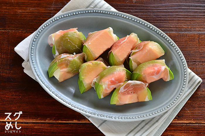 持ち寄り料理 ２０分で出来る秋の持ち寄りレシピ 簡単レシピ肉巻きおにぎり ポテトサラダ 炊き込みご飯 鮭のバターしょうゆ炒め 豚肉と根菜の黒酢炒め デパ地下風 おつまみ 作り置き 常備菜 - YouTube