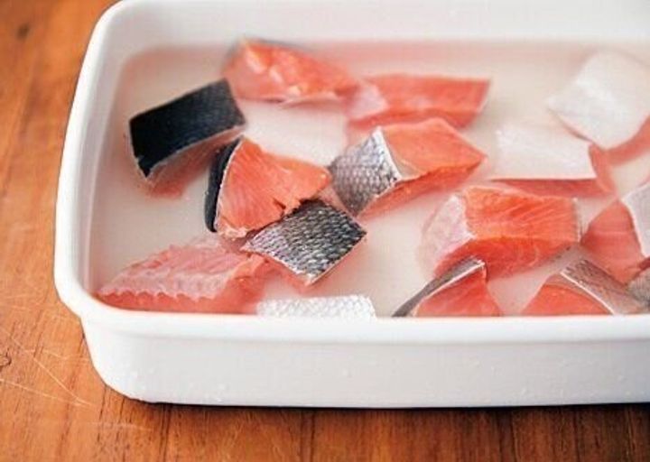 鮭の離乳食レシピ3選!中期・後期・完了期の時期別に与え方のポイントを紹介