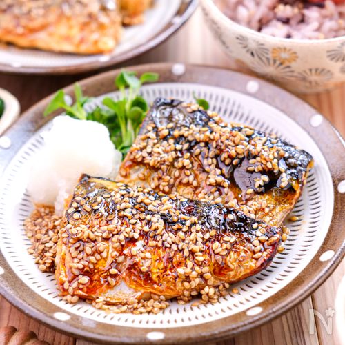 ふっくらジューシー☆塩サバの胡麻みりん焼き レシピ・作り方 by あきちゃんままえいようしのれしぴ - 楽天レシピ