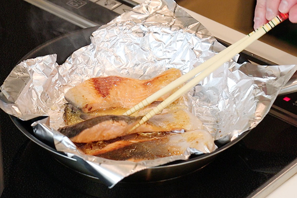 「生鮭の洋風ホイル焼き」