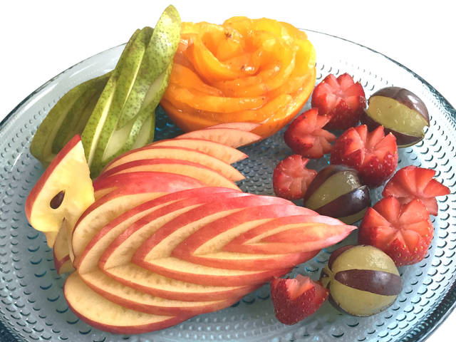 フルーツの盛り付け方のコツ！わかりやすいフルーツカット動画も